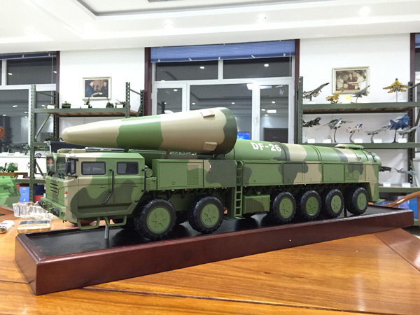 東風26導(dǎo)彈車模型1:14